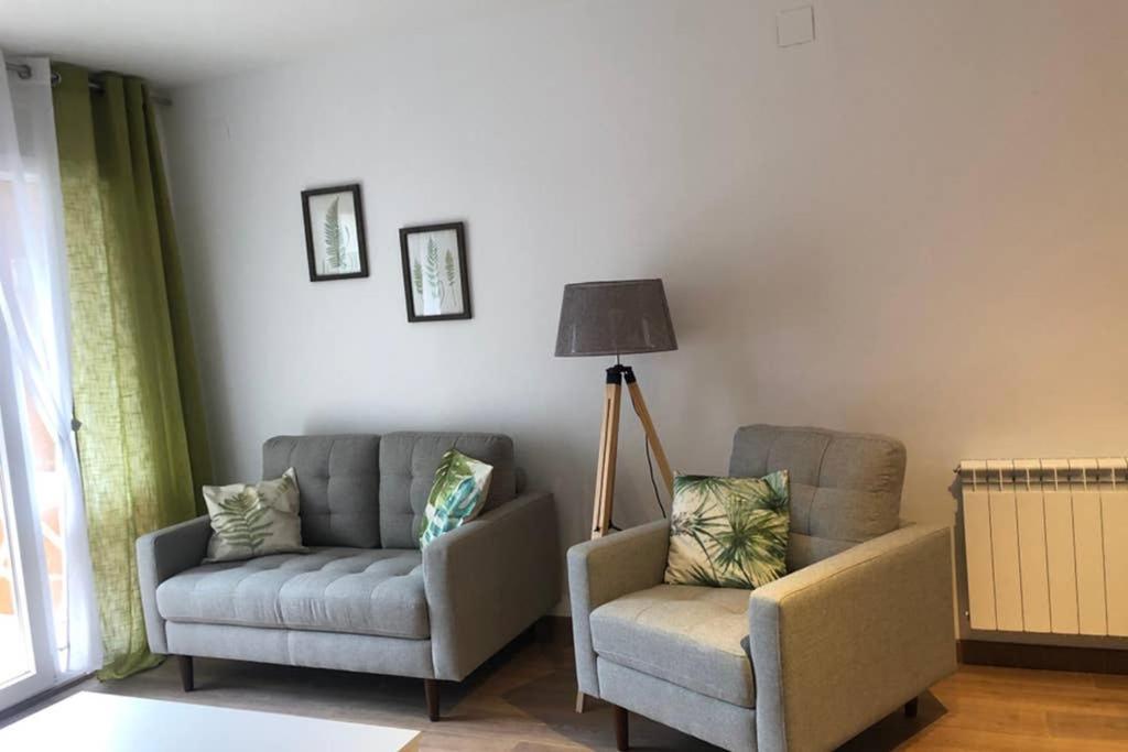 Luminoso Y Acogedor Alojamiento En Sort Apartment Luaran gambar
