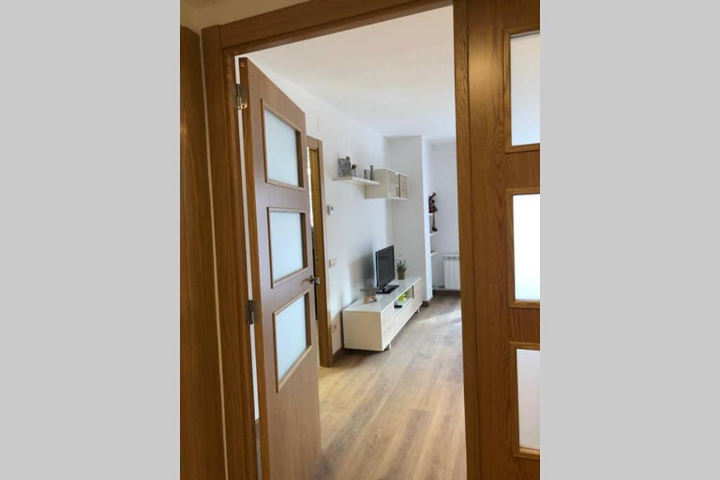 Luminoso Y Acogedor Alojamiento En Sort Apartment Luaran gambar