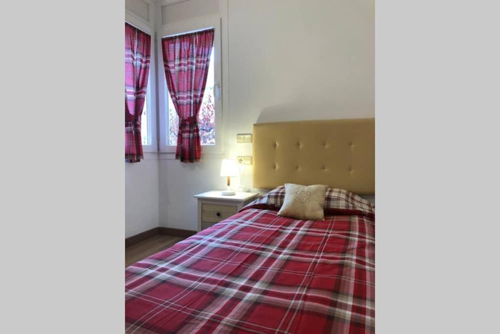 Luminoso Y Acogedor Alojamiento En Sort Apartment Luaran gambar