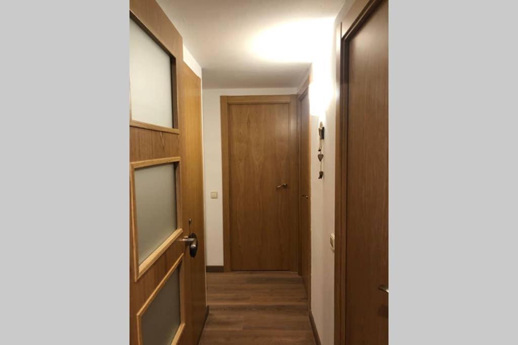 Luminoso Y Acogedor Alojamiento En Sort Apartment Luaran gambar