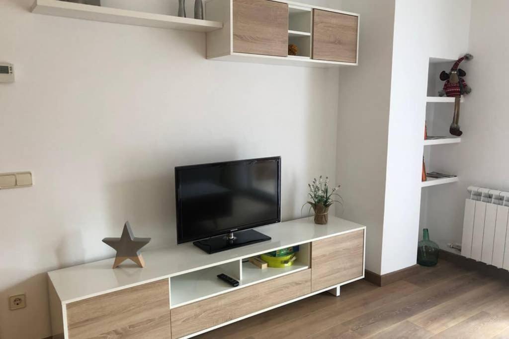 Luminoso Y Acogedor Alojamiento En Sort Apartment Luaran gambar